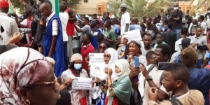 LES MAURITANIENS PROTESTENT CONTRE LA LOI EXIGEANT DES COURS D’ARABE