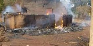 VILLAGE DE DIAGUILY : LES FÉODAUX INCENDIENT LA MAISON DE MAIMOUNA CISSOKHO POUR AVOIR REFUSÉ DE RESTER ESCLAVE