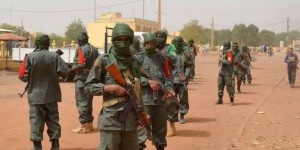 BURKINA FASO : HUIT SOLDATS TUÉS DANS UNE EMBUSCADE ET DES DIZAINES D’HOMME ARMÉS ABATTUS