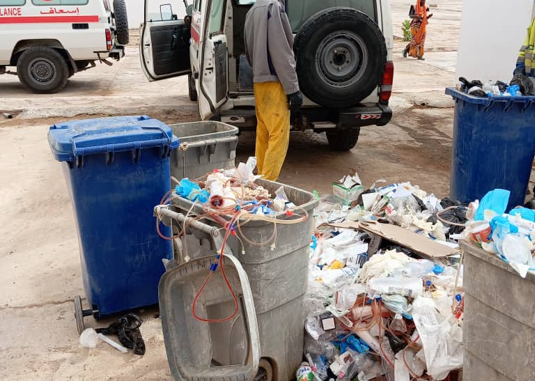 Guidimakha : Un scandale sanitaire dévoilé par les déchets médicaux à l’air libre